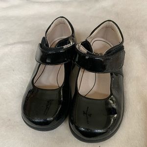 Used black pedi ped shoes